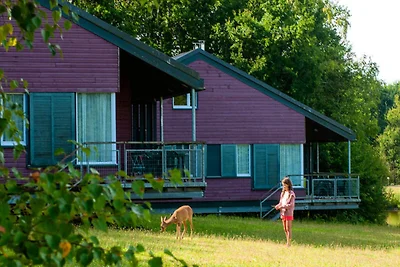 Chalet in Nontron met verwarmd zwembad