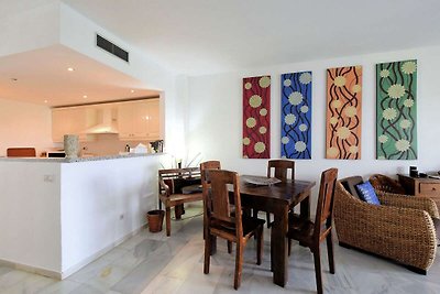 Lovely Villa in Marbella with Gardens, Pool a...