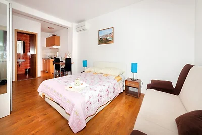 Apartments Barbara with Swimming Pool - Studi...