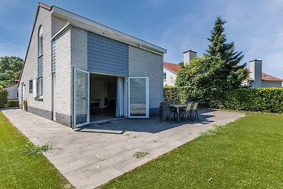Villa in Arcen mit Bad und...
