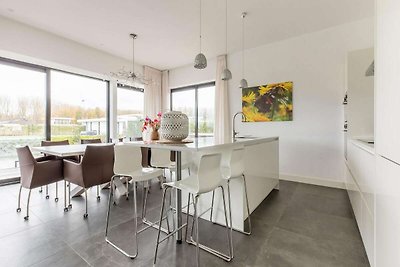 Gloednieuwe luxe villa