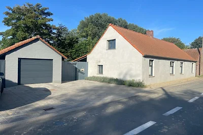 Ferienhaus mit Pool und großem Garten