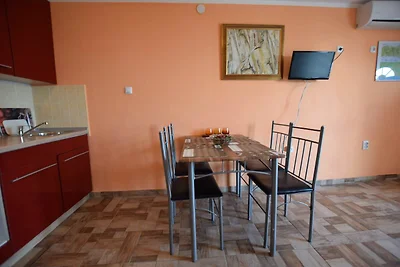 Schöne Wohnung mit Terrasse und Küche im Frei...