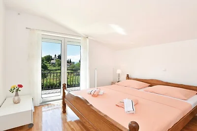 Five Bedroom Holiday Home