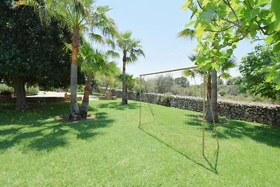 Villa in Muro met zwembad en tuin