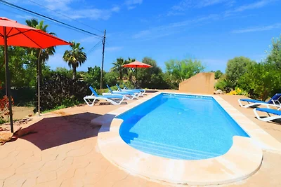 Huis in Es Llombards met zwembad en tuin