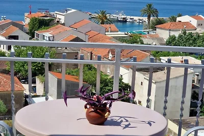 Two Bedroom Apartment with Terrace and Sea Vi...