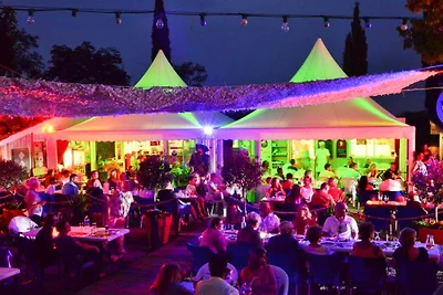 Mobilheim in Bessan mit Terrasse
