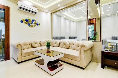 Super Townhouse Kaikhali vicino all'aeroporto