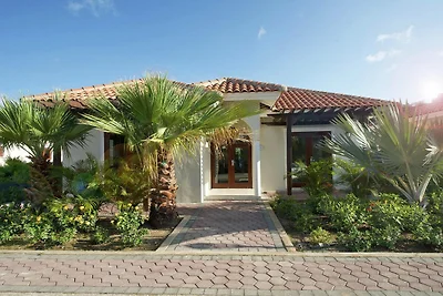 Moderne Villa nahe dem Strand von Mambo mit p...