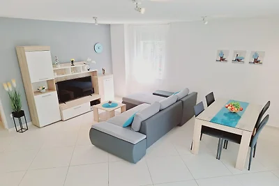 Moderne Wohnung in Kaštel Štafilic mit eingez...