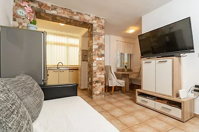 Apartment Lolo - Two Bedroom Apartment with L...