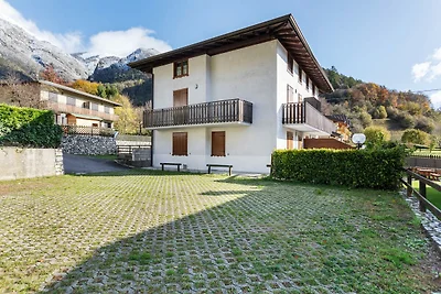 Apartment mit Balkon mit Blick auf den See