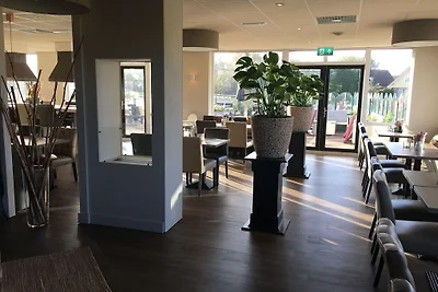 Villa sull'acqua sostenibile con...