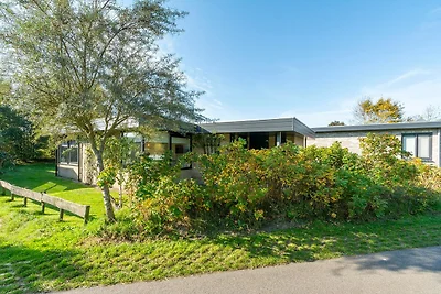 Bungalow in Sint Maartenszee am Strand