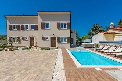 Villa in Premantura mit Schwimmbecken