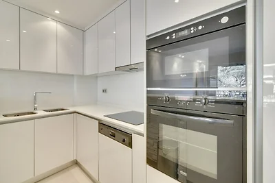 Schöne und gemütliche Wohnung mit Terrasse 4p...