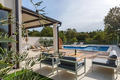 Villa in Svetvincenat mit Schwimmbecken