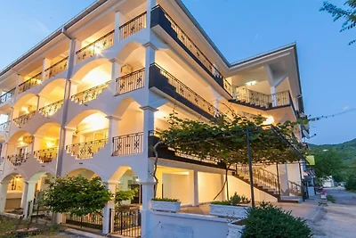 Perfect Budva Stay Near the Sea & Aqua Park -...