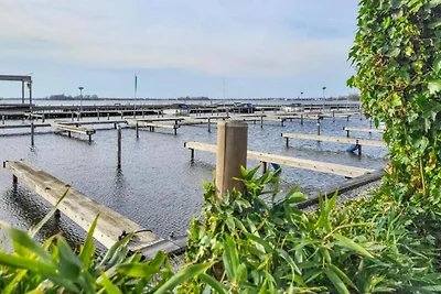 Geschakelde villa aan de Loosdrechtse Plassen