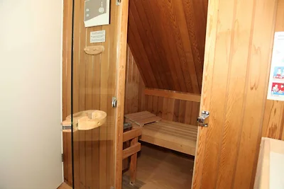 Villa sull'acqua con spa all'aperto e molo