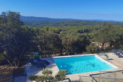 Architektonische Villa mit Swimmingpool