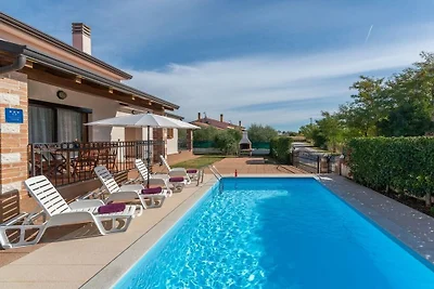 Villa in Nova Vas mit Schwimmbecken