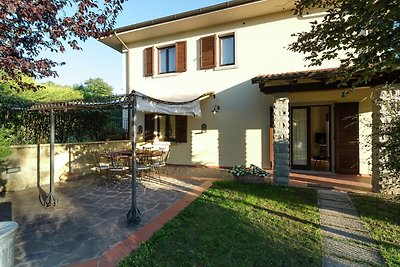 Villa in Lonnano mit Pool