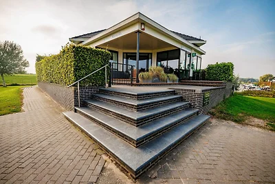 Villa in den Niederlanden mit Hafenblick