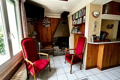 Haus in Le Mont-Dore mit Bergblick