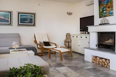 Seafront Six Bedroom Modern Villa with Pool...