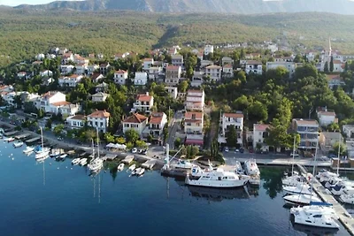Apartments Idea - Studio Apartment with Sea...