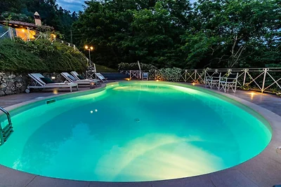 Großzügige Villa in Camaiore mit Terrasse