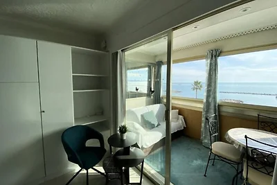 Mooie studio met uitzicht op zee