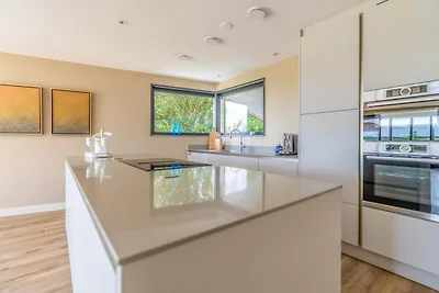 Moderne, luxuriöse und nachhaltige Naturvilla