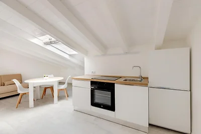 Brandneues Dachgeschoss-Studio-Apartment,...