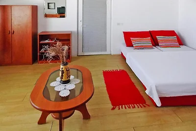 Wohnung in Vir in der Nähe des Strandes