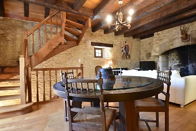 Modernes Ferienhaus in Besse mit Swimmingpool