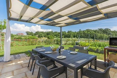 Villa in Novigrad mit Schwimmbecken