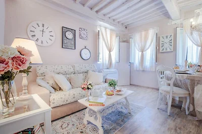 Convenient Home close to Train Station and...