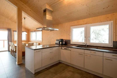 Chalet nelle Alpi vicino Sci e Foresta