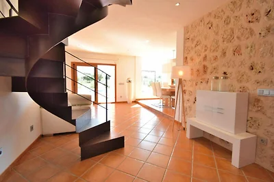 Villa in Muro met zwembad en jacuzzi