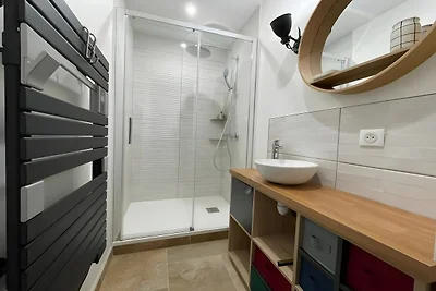 Chic & Cozy – Luxuriöse Wohnung mit Projektor