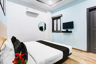 Super Townhouse Rohini Sector 23