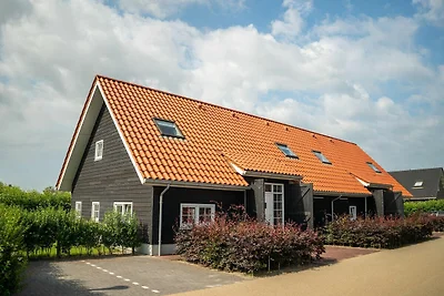 Ruim huis met sauna, op 700 m. van het strand