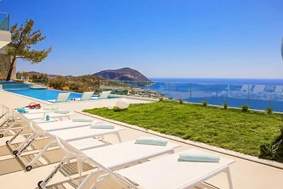Villa in Kalkan mit Schwimmbecken