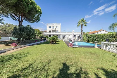 Villa con aria condizionata, 8 camere da lett...