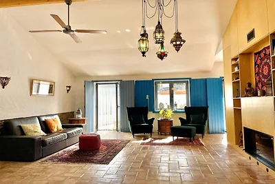 "Traditioneel groot huis met zwembad"