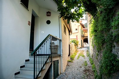 Ferienhaus am Hang mit Terrasse