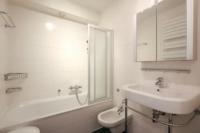 Appartement met 2 kamers en balkon